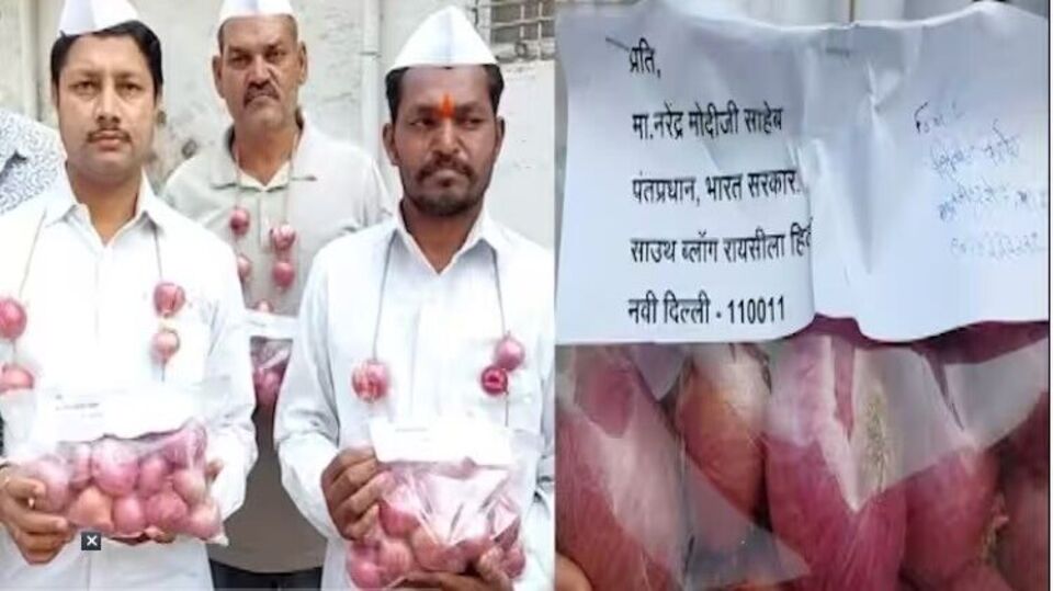 Onion Price नगरमधील शेतकऱ्यांची गांधीगिरी! पंतप्रधान मोदींना