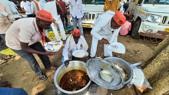 शेतकऱ्यांचे म्हणणे आहे की, २०१८ मध्ये लाँग मार्चच्या दरम्यान सरकारने &nbsp;विश्वासघात केला होता. त्यामुळे शेतकरी सध्या माघारी फिरण्यास तयार नाहीत. त्यांचे म्हणणे आहे की, कृषी संबंधित मागण्यांवर सरकारकडून काही निर्णय होत नाही किंवा यावर प्रशासनिक पातळीवर अंमलबजावणी होत नाही, ते आंदोलन करत राहतील.