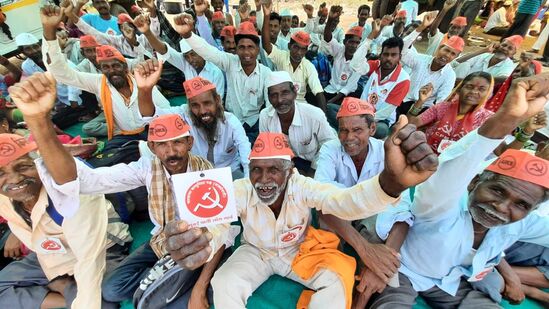 माकपा नेते व माजी आमदार जेपी गावित या मार्चचे नेतृत्व करत आहेत. गावित यांनी म्हटले आहे की, जोपर्यंत सरकार अधिकाऱ्यांना आदेश देत नाहीत, तोपर्यंत आंदोलन सुरू राहील.