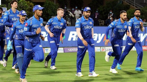 Hat-tricks In IPL - याशिवाय इतर सर्व खेळाडूंनी १-१ वेळा हॅटट्रिक घेतली आहे. सुनील नारायणपासून अनेक दिग्गज आणि स्टार गोलंदाजांचा या यादीत समावेश आहे.
