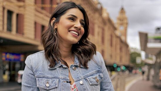 संजनाने पुण्यातल्या सिम्बॉयसिस इन्स्टिट्यूट ऑफ टेक्नॉलॉजी या कॉलेजमधून इंजिनियरिंगची डिग्री घेतली.