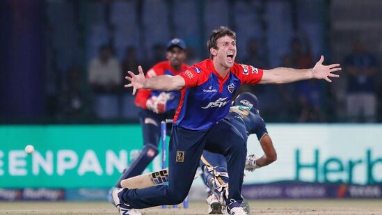 DC vs GT IPL 2023 : घरच्या मैदानावर दिल्लीची दाणादाण करत हार्दिक पांड्याच्या गुजरात टायटन्सने आयपीएलमध्ये सलग दुसरा विजय मिळवला आहे.