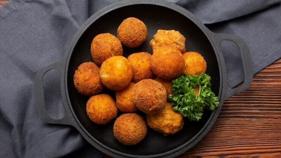 Rava Corn Balls Recipe नाश्त्यात बनवा रवा कॉर्न बॉल्स! पहा रेसिपीचा Videohow to make rava corn