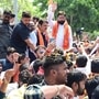 <p>उद्धव ठाकरेंवर टीका करताना मुख्यमंत्री शिंदे म्हणाले की, वडिलांना दिलेले वचन पूर्ण करण्यासाठी प्रभू श्री रामाने १४ वर्षे वनवास भोगला. दुसरीकडे ज्या मुलाने जनता आणि आपल्या वडिलांना शब्द दिला होता, सत्तेसाठी तो शब्द मोडला.</p>