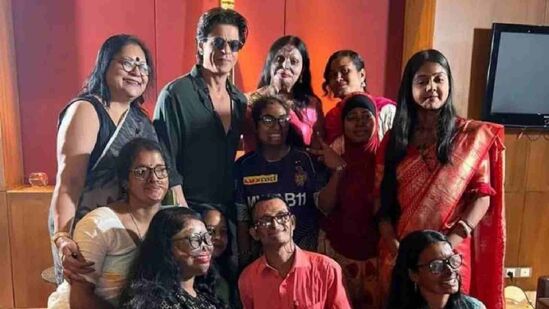 Shah Rukh Khan meets Acid Attack Survivors