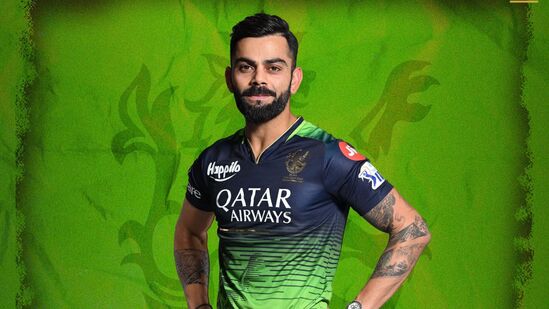 Royal Challengers Bangalore : आरसीबीत हिरवी जर्सी घालण्याचा ट्रेंड २०११ सालापासून सुरू झालेला आहे. त्यानंतरपासून दरवर्षी आरसीबीचे खेळाडू एका सामन्यासाठी ग्रीन जर्सी घालतात.