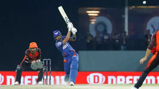 KL RAHUL : सर्वात श्रीमंत कर्णधारांच्या यादीत केएल राहुल पाचव्या क्रमांकावर आहे. त्याची एकूण संपत्ती ७५ कोटी रुपये आहे. रिपोर्टनुसार, केएल राहुल एका जाहिरातीसाठी १० लाख रुपये घेतो. बीसीसीआय करार, आयपीएल आणि जाहिराती हे त्याच्या उत्पन्नाचे मुख्य स्त्रोत आहेत. KL RAHUL : सर्वात श्रीमंत कर्णधारांच्या यादीत केएल राहुल पाचव्या क्रमांकावर आहे. त्याची एकूण संपत्ती ७५ कोटी रुपये आहे. रिपोर्टनुसार, केएल राहुल एका जाहिरातीसाठी १० लाख रुपये घेतो. बीसीसीआय करार, आयपीएल आणि जाहिराती हे त्याच्या उत्पन्नाचे मुख्य स्त्रोत आहेत. 