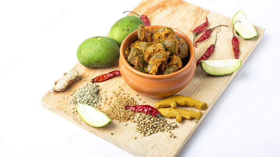 Mango Pickle Recipe कैरीचं कोरडं लोणचं वाढवेल जेवणाची चव, पाहा ही सोपी