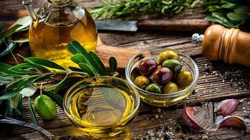 Olive Oil आरोग्यासाठी फायदेशीर आहे ऑलिव्ह ऑईल, पण भारतीय स्वयंपाकात कधीच वापरू नयेwhy should