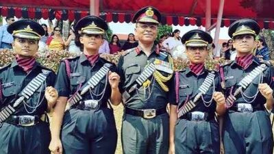 five women officers commissioned in army artillery for the first time