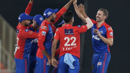 हार्दिक पांड्या आणि राहुल तेवतिया यांनी फटकेबाजी करत संघाला विजयाच्या जवळ नेलं. परंतु अखेरच्या षटकात १२ धावांची गरज असताना पांड्या आणि राशिदला केवळ सात धावा करता आल्या.