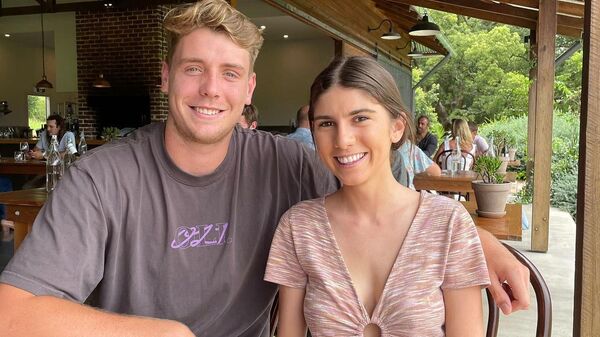 Cameron Green: Cameron Green was bought by Mumbai for IPL 2023 for 17.50 crores. His performance so far has been mixed. His girlfriend's name is Emily Redwood and she is very beautiful.