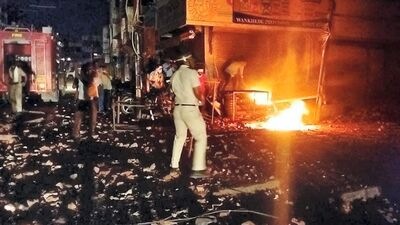 Akola: Police and other security personnel attempt to maintain law and order after a clash broke out between members of two communities over a social media post, in Akola, Maharashtra, Saturday, May 13, 2023. (PTI Photo)(PTI05_14_2023_000084B)