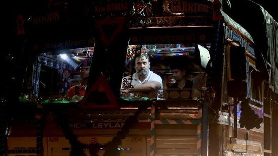 Rahul Gandhi Viral News : परंतु आता हरयाणात पुन्हा भारत जोडो यात्रेचं रुप पाहायला मिळालं. कारण राहुल गांधी यांनी अंबाला ते चंडीगढ असा ट्रकने प्रवास केला आहे.