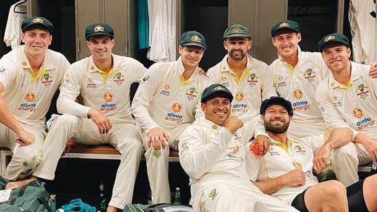 ऑस्ट्रेलिया संघ: पॅट कमिन्स (कर्णधार), स्कॉट बोलँड, अॅलेक्स कॅरी, कॅमेरॉन ग्रीन, मार्कस हॅरिस, जोश हेझलवूड, ट्रॅव्हिस हेड, जोश इंग्लिस, उस्मान ख्वाजा, मार्नस लॅबुशेन, नॅथन लियॉन, मिचेल मार्श, टॉड मर्फी, मॅथ्यू रेनशॉ, स्टीव्ह स्मिथ , मिचेल स्टार्क, डेव्हिड वॉर्नर.&nbsp;