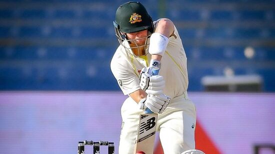 १) स्टीव्ह स्मिथ (Steve Smith) : उपकर्णधार स्टीव्ह स्मिथ भारतीय संघासाठी सर्वात मोठा धोका ठरू शकतो. ओव्हलच्या मैदानावर स्मिथचा रेकॉर्ड चांगला आहे. स्मिथने येथे तीन कसोटी सामन्यांमध्ये ९७.७५ च्या सरासरीने ३९१ धावा केल्या आहेत, ज्यात दोन शतके आणि एक अर्धशतक आहे. स्मिथने भारताविरुद्धच्या १८ कसोटी सामन्यांमध्ये आतापर्यंत १८८७ धावा केल्या आहेत. या दरम्यान त्याची सरासरी ६५.०६ इतकी आहे.