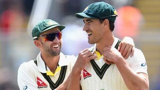 ३) &nbsp;मिचेल स्टार्क (Mitch Starc) : भारतीय फलंदाजांना वेगवान गोलंदाज मिचेल स्टार्कचा तोडगा काढावा लागेल. ओव्हलच्या खेळपट्टीवर तो तुफानी गोलंदाजीने कहर करू शकतो. डावखुरा वेगवान गोलंदाज मिचेल स्टार्कने आतापर्यंत भारताविरुद्ध १७ कसोटी सामने खेळले असून त्यात त्याने ३८.६८ च्या सरासरीने ४४ बळी घेतले आहेत.