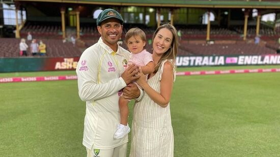 २) उस्मान ख्वाजा (Usman Khawaja) : सलामीवीर उस्मान ख्वाजाने यावर्षी झालेल्या बॉर्डर-गावस्कर ट्रॉफीत अप्रतिम फलंदाजी केली. ख्वाजाने ४ कसोटीत ४७.५७ च्या सरासरीने ३३३ धावा केल्या. त्या मालिकेत तो सर्वाधिक धावा करणारा फलंदाज होता. उस्मान ख्वाजाची विकेट टीम इंडियासाठी खूप महत्त्वाची असेल.