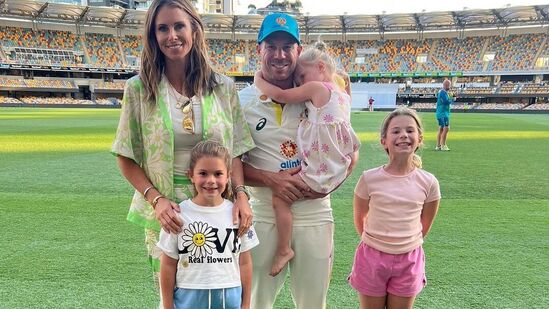 त्याआधी वॉर्नर अॅशेस मालिका आणि वर्ल्ड टेस्ट चॅम्पियनशीपची फायनल खेळणार आहे. वॉर्नर सध्या इंग्लंडमध्ये असून तो भारताविरुद्धच्या WTC final ची तयारी करत आहे. त्यानंतर वॉर्नर १६ जूनपासून इंग्लंडविरुद्धच्या अॅशेस मालिकेचा भाग असेल. त्याआधी वॉर्नर अॅशेस मालिका आणि वर्ल्ड टेस्ट चॅम्पियनशीपची फायनल खेळणार आहे. वॉर्नर सध्या इंग्लंडमध्ये असून तो भारताविरुद्धच्या WTC final ची तयारी करत आहे. त्यानंतर वॉर्नर १६ जूनपासून इंग्लंडविरुद्धच्या अॅशेस मालिकेचा भाग असेल.