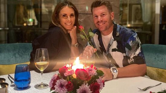 डेव्हिड वॉर्नरने २०१६ मध्ये वेस्ट इंडिजविरुद्धच्या पिंक डे कसोटी सामन्यात अवघ्या ८२ चेंडूत शतक केले होते. या खेळीचीही त्याच्या इनिंग्समध्ये गणना होते. डेव्हिड वॉर्नरने २०१६ मध्ये वेस्ट इंडिजविरुद्धच्या पिंक डे कसोटी सामन्यात अवघ्या ८२ चेंडूत शतक केले होते. या खेळीचीही त्याच्या इनिंग्समध्ये गणना होते.