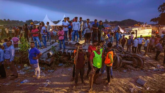 balasor odisha train accident : रेल्वे अपघातातील सर्व जखमींवर बालासोर येथील रुग्णालयात उपचार सुरू आहे. जखमींचा आकडा जास्त असल्याने मृतांचा आकडा वाढण्याची शक्यता वर्तवण्यात येत आहे.