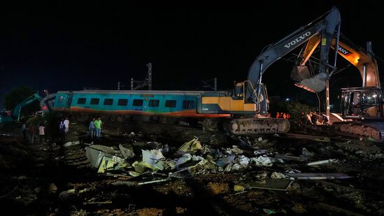 Odisha Train Accident : मृतांमध्ये तामिळनाडू, पश्चिम बंगाल आणि ओडिशातील नागरिकांचा सर्वाधिक समावेश आहे. Odisha Train Accident : मृतांमध्ये तामिळनाडू, पश्चिम बंगाल आणि ओडिशातील नागरिकांचा सर्वाधिक समावेश आहे.