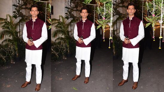 फॅशन डिझायनर मसाबा गुप्ता नंतर आता तिचा माजी पती मधु मंटेना दुसऱ्यांदा लग्न करणार आहे. शनिवारी त्यांच्या मेहंदी सोहळ्याचे आयोजन करण्यात आले होते. यात बॉलिवूडचे अनेक कलाकार सामील झाले होते. अभिनेता हृतिक रोशन देखील या लग्न सोहळ्यात सामील झाला होता. यावेळी त्याने ट्रेडीशनल लूक कॅरी केला होता.