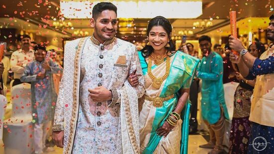 तुषारने त्याची शाळेतील क्रश नभा गड्डमवार ( Nabha Gaddamwar ) हिच्यासोबत साखरपुडा केला आहे. शिवम दुबे पत्नी अंजुम खानसोबत साखरपुड्याला उपस्थित होता.