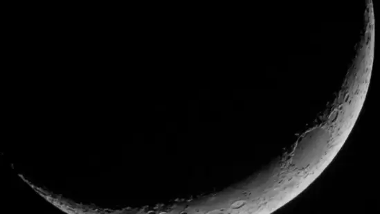 जेष्ठ अमावस्या तिथी आणि शुभ वेळ: जेष्ठ कृष्ण अमावस्या तिथी १७ जून, शनिवारी, सकाळी ०९.११ वाजता सुरू होईल आणि १८ जून, रविवारी, सकाळी १०.०६ वाजता समाप्त होईल. १८ जून रोजी सकाळी ०७.०० वाजता स्नान आणि दान करण्याचा शुभ मुहूर्त आहे. हा मुहूर्त सकाळी ०९.०० ते दुपारी १२.३८ पर्यंत असेल. जेष्ठ अमावस्या तिथी आणि शुभ वेळ: जेष्ठ कृष्ण अमावस्या तिथी १७ जून, शनिवारी, सकाळी ०९.११ वाजता सुरू होईल आणि १८ जून, रविवारी, सकाळी १०.०६ वाजता समाप्त होईल. १८ जून रोजी सकाळी ०७.०० वाजता स्नान आणि दान करण्याचा शुभ मुहूर्त आहे. हा मुहूर्त सकाळी ०९.०० ते दुपारी १२.३८ पर्यंत असेल.