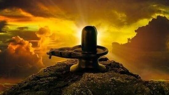 जेष्ठ अमावस्येच्या दिवशी भगवान शिवाची पूजा करून रुद्राभिषेक केल्यास कालसर्प दोषापासून मुक्ती मिळते. जेष्ठ अमावस्येच्या दिवशी भगवान शिवाची पूजा करून रुद्राभिषेक केल्यास कालसर्प दोषापासून मुक्ती मिळते.