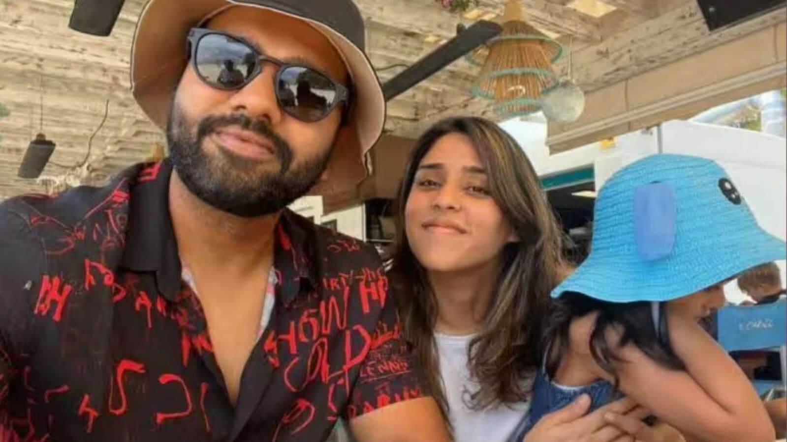 Rohit Sharma : बायकोसाठी काय पण! रितीकाचा फोन वाचवण्यासाठी रोहित शर्मानं  पाण्यात उडी मारली-rohit sharma jump in water for save ritika sajdeh phone  ritika sajdeh instagram story ...