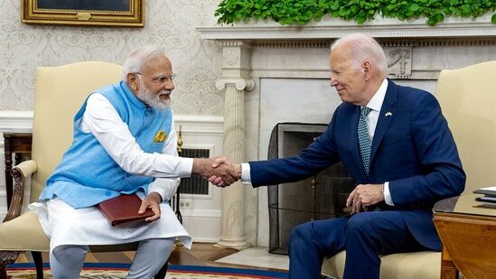 पंतप्रधान नरेंद्र मोदी गुरुवारी यूएस हाऊस ऑफ रिप्रेझेंटेटिव्हमध्ये पोहोचले. त्यांनी अमेरिकन काँग्रेसच्या संयुक्त अधिवेशनाला संबोधित केले.