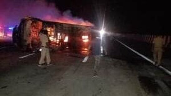 अपघातग्रस्त बस नागपूरहून पुण्याकडे जात होती. मात्र, बुलढाणा जिल्ह्यातील सिंदखेडराजाजवळ समृद्धी महामार्गावर पहाटे १.३० वाजताच्या सुमारास बसला अपघात झाला अपघातग्रस्त बस नागपूरहून पुण्याकडे जात होती. मात्र, बुलढाणा जिल्ह्यातील सिंदखेडराजाजवळ समृद्धी महामार्गावर पहाटे १.३० वाजताच्या सुमारास बसला अपघात झाला 