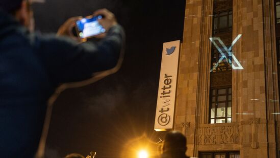 मायक्रो ब्लॉगिंग साइट ट्विटर विकत घेतल्यापासून एलॉन मस्क एकामागून एक बदल करत आहेत. या स्थितीत मस्कने काल एका ट्विटमध्ये म्हटले की, 'लवकरच आम्ही ट्विटर ब्रँडला अलविदा करणार आहोत.'