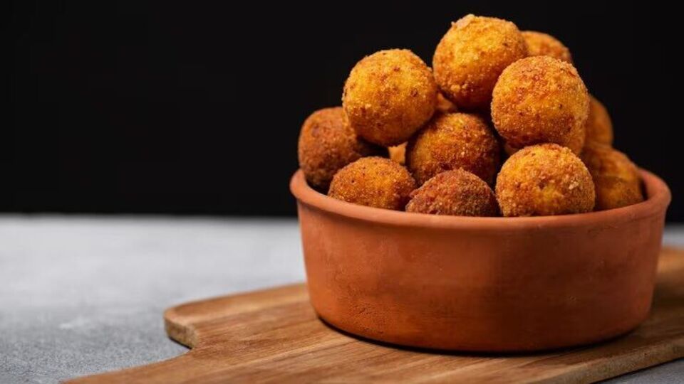 Paneer Cheese Balls Recipe विकेंडला नाश्त्यासाठी बनवा पनीर चीज बॉल्स