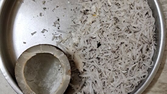 किसलेले खोबरे &nbsp;