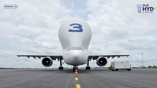 Airbus Beluga at Rajiv Gandhi International Airport Hyderabad : जगातील सर्वात महाकाय विमानांपैकी एक असलेलं एअरबस बेलूगा हे विमान हैदराबादेतील विमानतळावर उतरलं आहे. Airbus Beluga at Rajiv Gandhi International Airport Hyderabad : जगातील सर्वात महाकाय विमानांपैकी एक असलेलं एअरबस बेलूगा हे विमान हैदराबादेतील विमानतळावर उतरलं आहे.