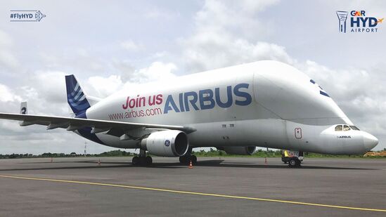 एअरबस बेलूगा हे कार्गो विमान आहे. त्यातून अवजड वस्तूंची वाहतूक केली जाते. हैदराबादेतून अवजड मालाची वाहतूक करण्यासाठीच हे विमान उतरल्याचा दावा करण्यात येत आहे. एअरबस बेलूगा हे कार्गो विमान आहे. त्यातून अवजड वस्तूंची वाहतूक केली जाते. हैदराबादेतून अवजड मालाची वाहतूक करण्यासाठीच हे विमान उतरल्याचा दावा करण्यात येत आहे.