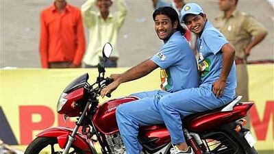 एमएस धोनी आणि सुरेश रैना हे दोन भारतीय क्रिकेटपटू खूप चांगले मित्र आहेत. हे दोघे सुरुवातीपासूनच भारतासाठी एकत्र खेळले. यानंतर सीएसकेकडूनही एकत्र खेळले. विशेष म्हणजे, दोघांनी एकाच दिवशी आंतरराष्ट्रीय क्रिकेटमधून निवृत्ती जाहीर केली होती.&nbsp;