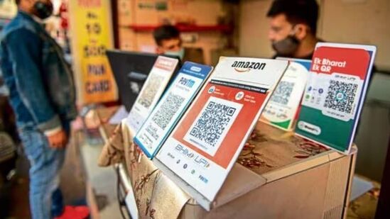 याशिवाय आरबीआयने सांगितले की, आतापासून निअर फील्ड कम्युनिकेशन तंत्रज्ञानाचा वापर करून इंटरनेट न वापरता ऑफलाइन डिजिटल व्यवहार करता येतील. UPI-Lite चा वापर वाढवण्यासाठी आरबीआय एनएफसी &nbsp;तंत्रज्ञानाचा वापर करेल. परिणामी, जिथे इंटरनेट प्रणाली कमकुवत आहे किंवा जिथे इंटरनेट कनेक्शन नाही, तिथे ग्राहक काही क्लिकवर डिजिटल चॅनेलद्वारे पैसे पाठवू शकतात.