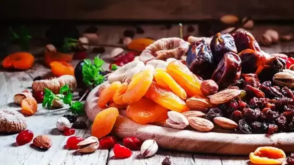 Dry Fruits Side Effects जास्त सुकामेवा खाणे पडू शकते महागात