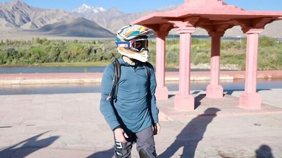 राहुल गांधी यांचा जम्मू राज्यानंतर लडाख या केंद्रशासित प्रदेशाचा हा पहिला दौरा आहे. राहुल गांधी यांचा जम्मू राज्यानंतर लडाख या केंद्रशासित प्रदेशाचा हा पहिला दौरा आहे. 