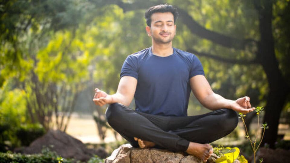 Yoga Mantra: मधुमेही रुग्णांसाठी फायदेशीर आहेत या योग मुद्रा, अशा ...