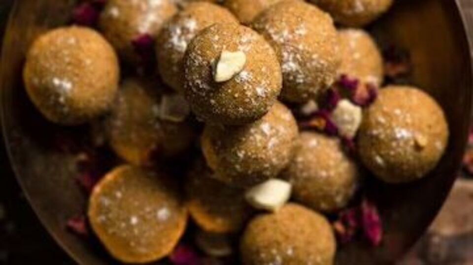 Dry Fruits Laddu Recipe: सकाळी खा ड्रायफ्रुट्सचे लाडू, दिवसभर मिळेल ऊर्जा!