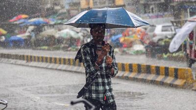 Maharashtra Rain and Weather Update : गेल्या आठवड्याभरापासून मुंबईत पावसाने चांगलाच जोर धरला आहे. &nbsp;ठाणे आणि पालघर जिल्ह्यातील अनेक ठिकाणीही रिमझिम पावसाची नोंद करण्यात आली आहे.
