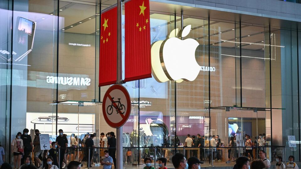 IPhone Ban In China : चीनमध्ये आयफोनच्या वापरावर बंदी, अ‍ॅपलचे शेयर्स ...