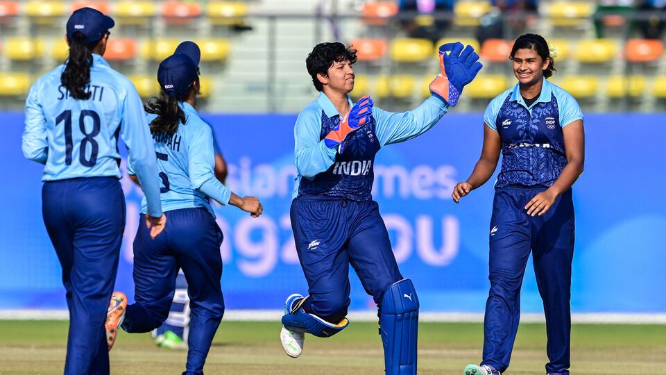 Asian Games Cricket : क्रिकेटमध्ये टीम इंडियाला सुवर्ण पदक, १८ वर्षीय तीतास साधूची जादूई गोलंदाजी