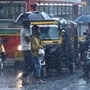 <p>Mumbai Rain Update Live : कोकणातील सिंधुदुर्ग, रत्नागिरी, रायगडसह मुंबईतील अनेक ठिकाणी पावसाची शक्यता आहे. त्यामुळं मुंबईकरांच्या अडचणी वाढण्याची शक्यता आहे.</p>