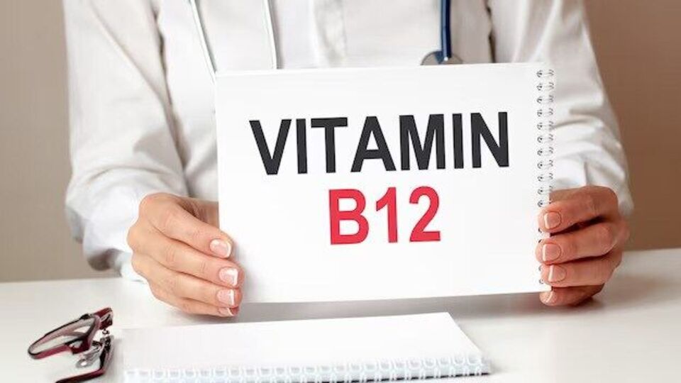 Vitamin B12 Deficiency तुम्हाला तर नाही ना व्हिटॅमिन बी१२ ची कमतरता? ब्लड टेस्टशिवाय असे तपासा