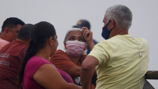 ऑक्टोबर महिना सुरू झाल्यापासून राज्यातील बहुतांश जिल्ह्यांमध्ये उष्णतेत वाढ होत असल्याचं दिसून येत आहे. त्यामुळं शेतकऱ्यांसह सामान्यांच्या अडचणी वाढल्या आहे. चालू महिन्याच्या अखेरपर्यंत तापमान कमी होवून थंडी वाढणार असल्याचा अंदाज आयएमडीकडून वर्तवण्यात आला आहे.